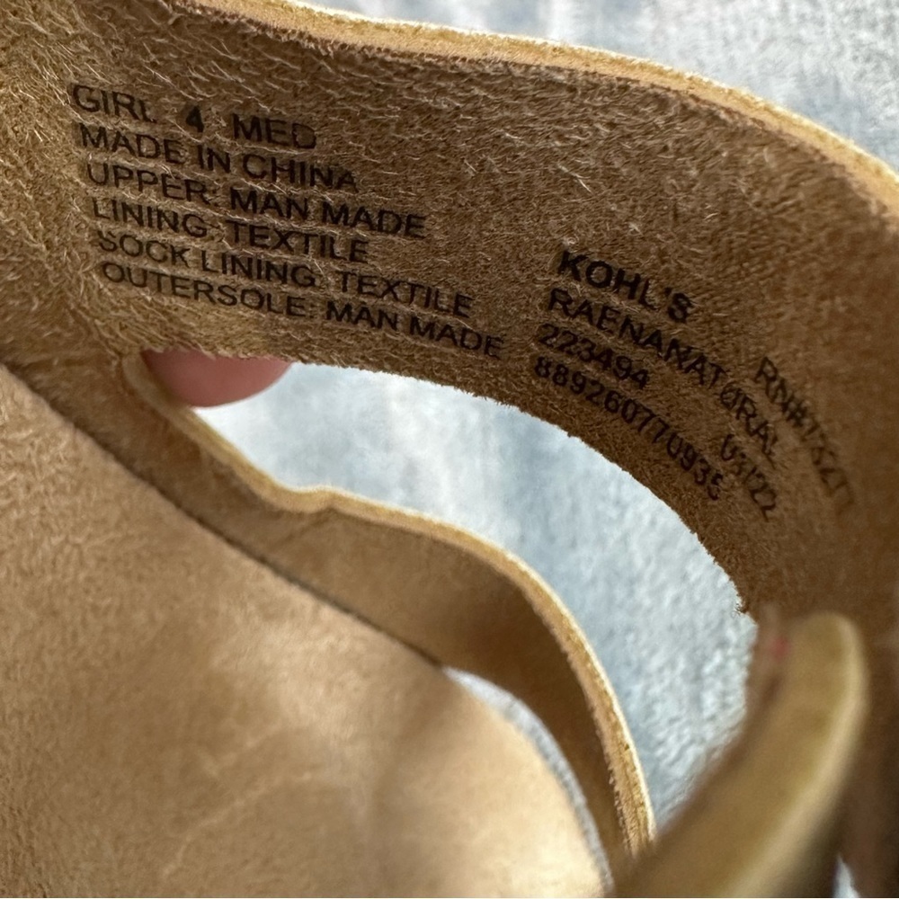 SO girls size 4 gold sandal slide on - Picture 6 of 9